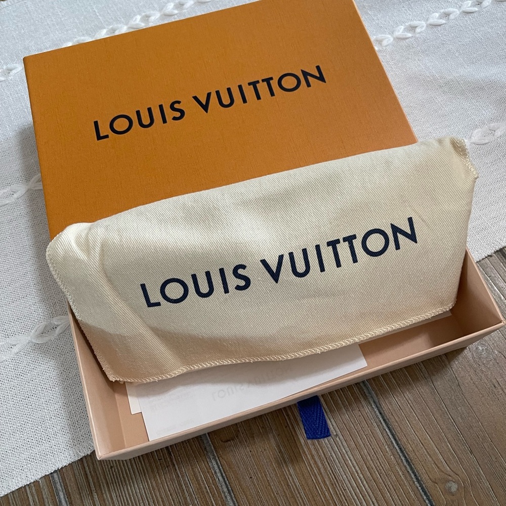 Louis Vuitton
Sarah wallet - Picture 3 of 7